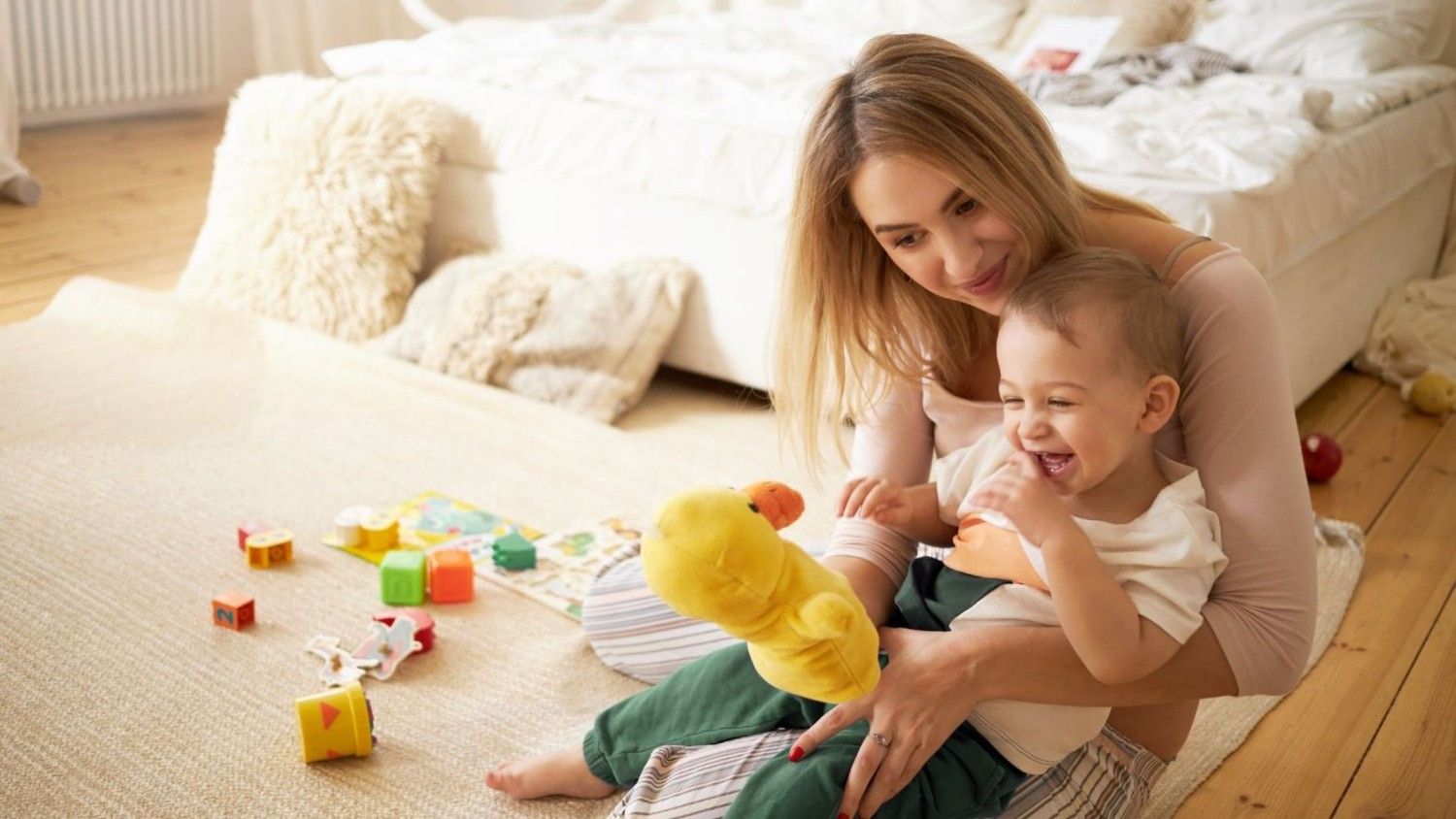 A professional lady babysitter in Qatar caring for a child with trust, safety at home.